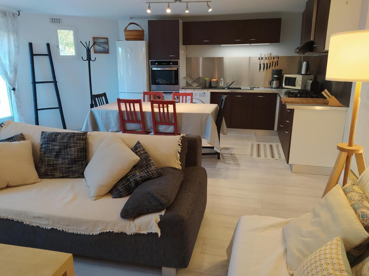 Les Mondes - Appartement Bas De Maison Ensues-la-Redonne Exterior photo