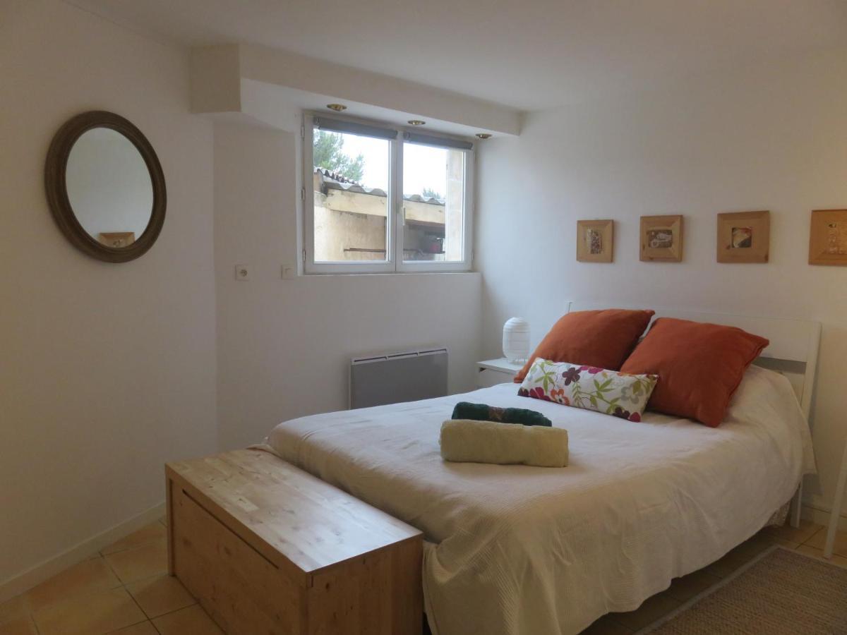 Les Mondes - Appartement Bas De Maison Ensues-la-Redonne Exterior photo