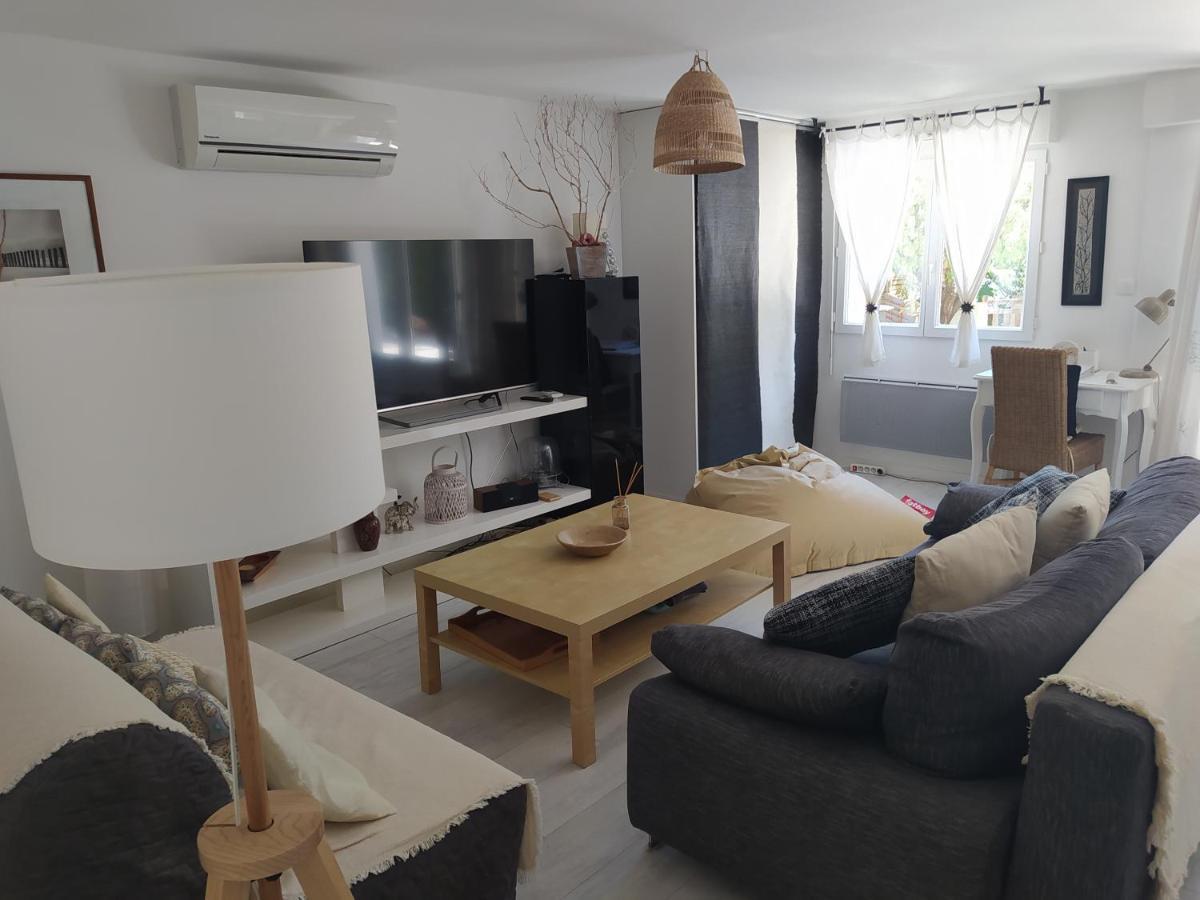 Les Mondes - Appartement Bas De Maison Ensues-la-Redonne Exterior photo